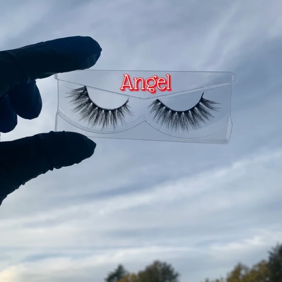 Lashes - Picture 7 of 7